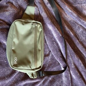 Obé Olive Belt Bag